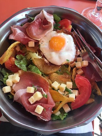 Chez Gladines signature dishes Salade Complète (Salad with Ham, Cheese, Potatoes)Escalope Montagnarde (Veal with Cheese and Ham)Poulet Basquaise (Chicken with Peppers and Tomatoes)Cassoulet